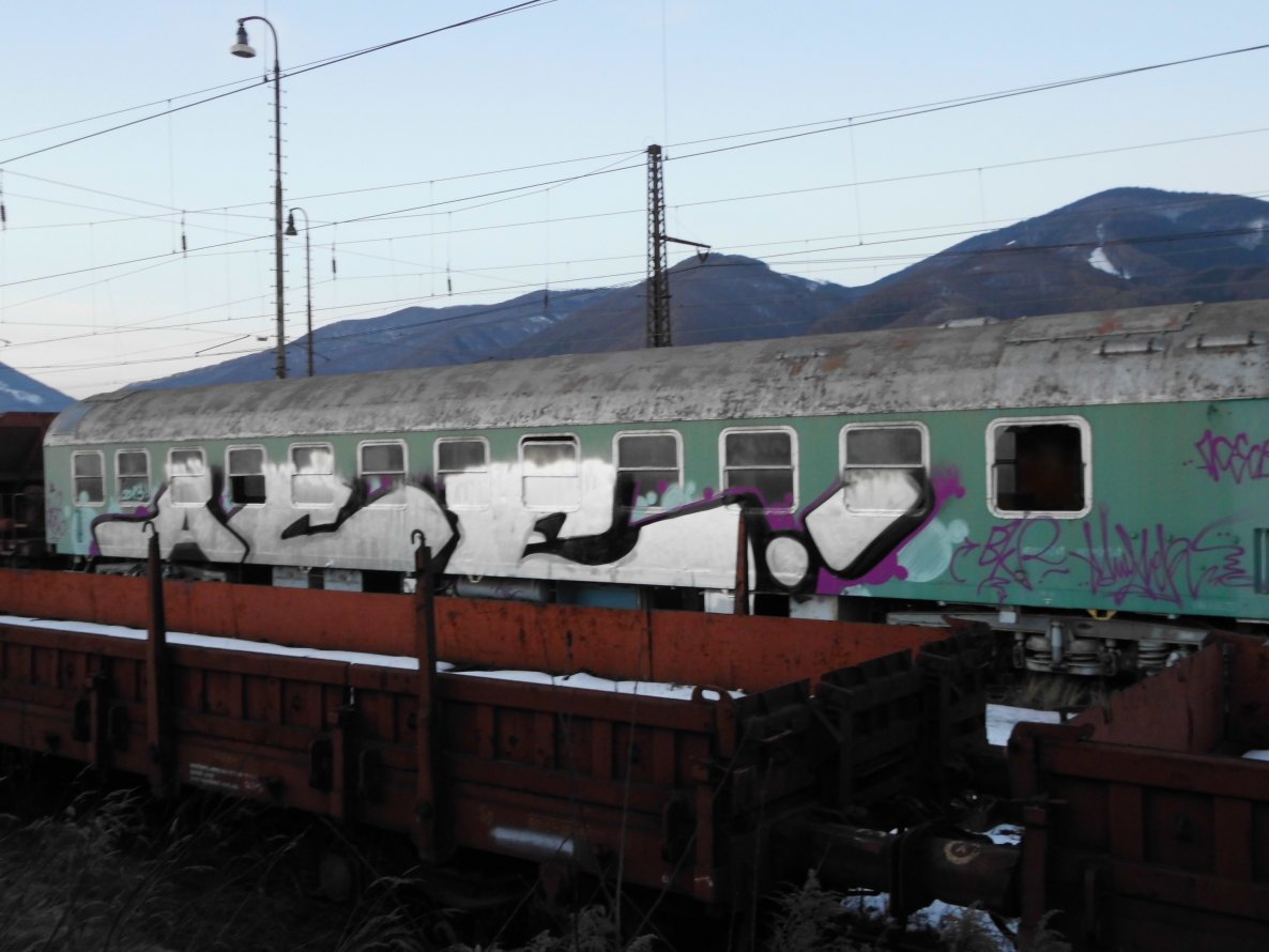 Graffiti Train in Su?any - Photo by byskok - crew (2013)