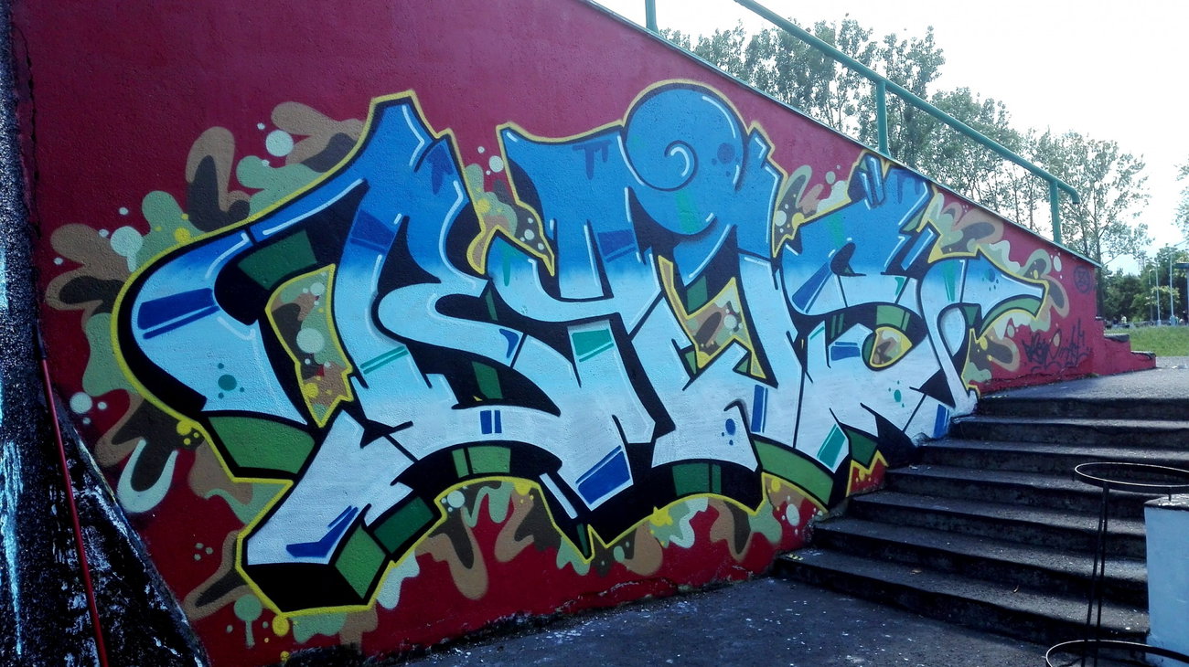 Graffiti Wall - Photo by byskok