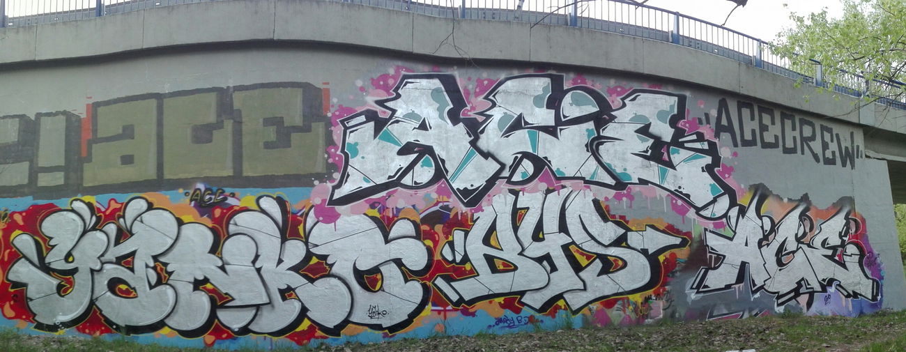 Graffiti Wall - Photo by byskok