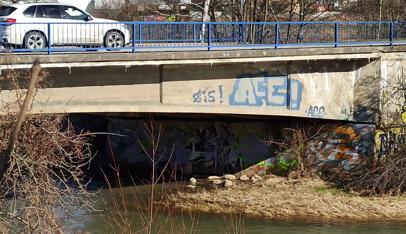 Graffiti Wall - Photo by byskok