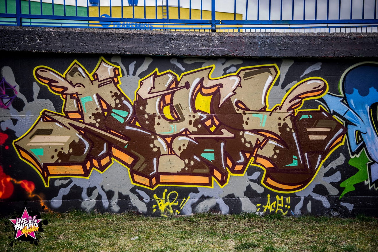 Graffiti Wall - Photo by byskok