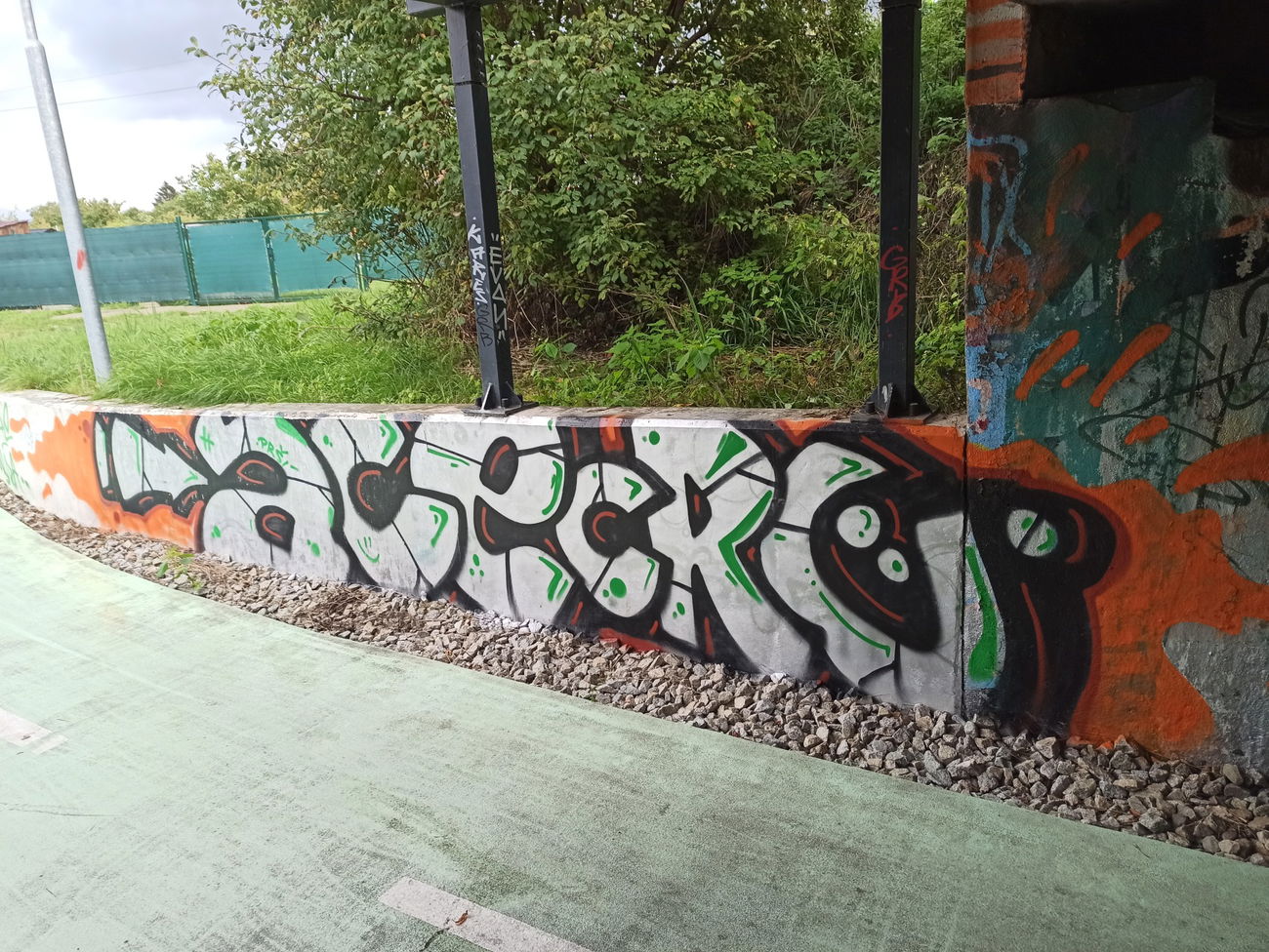 Graffiti Wall - Photo by byskok