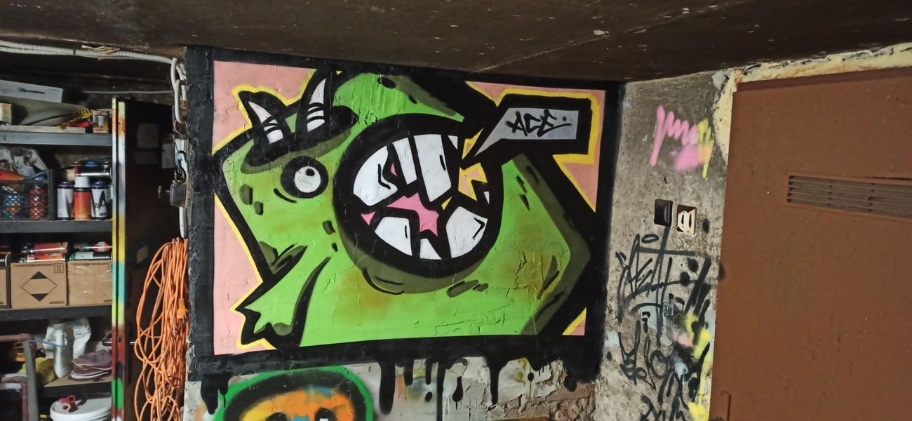 Graffiti Wall - Photo by byskok