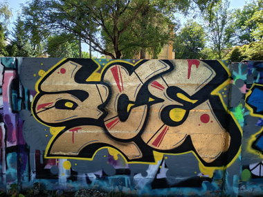 Graffiti Wall - Photo by byskok