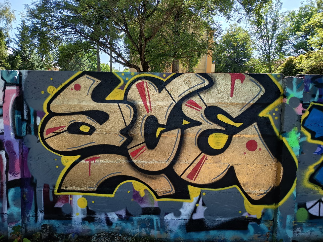 Graffiti Wall - Photo by byskok