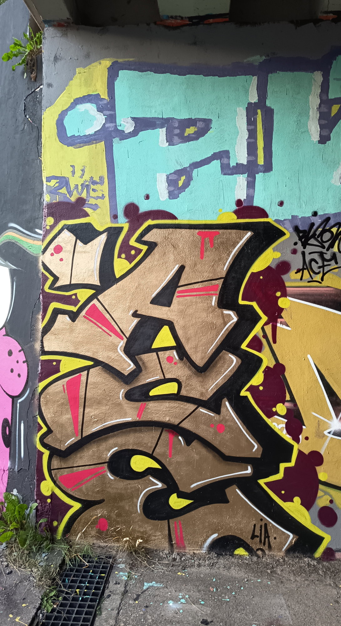 Graffiti Wall - Photo by byskok