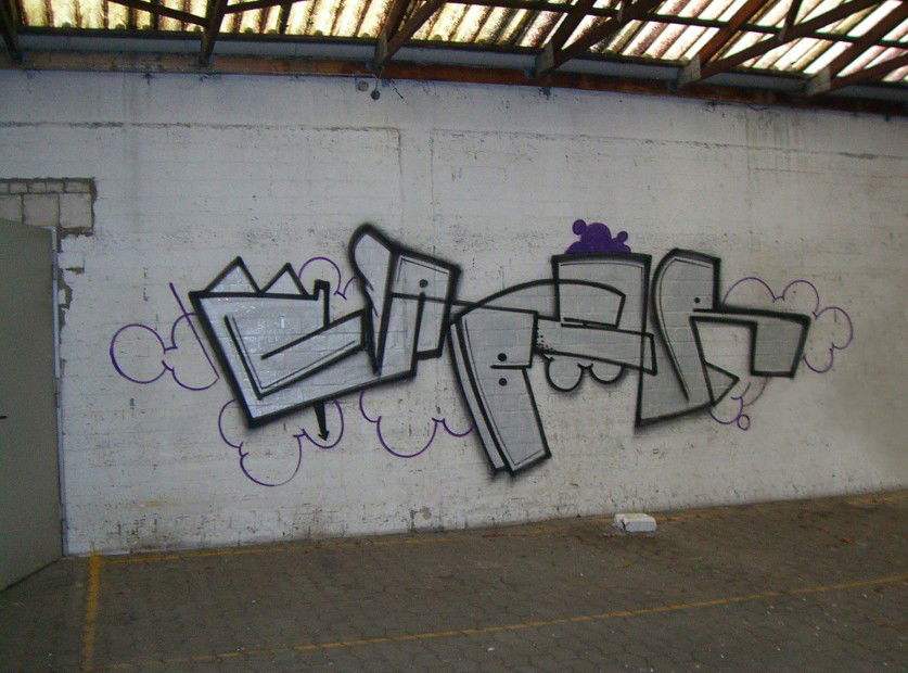 Graffiti Wall - Photo by caberone