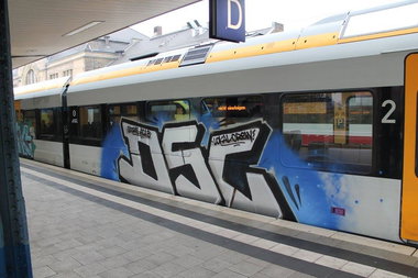 Graffiti Train - Photo by canman - DSC