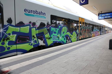 Graffiti Train - Photo by canman - enor