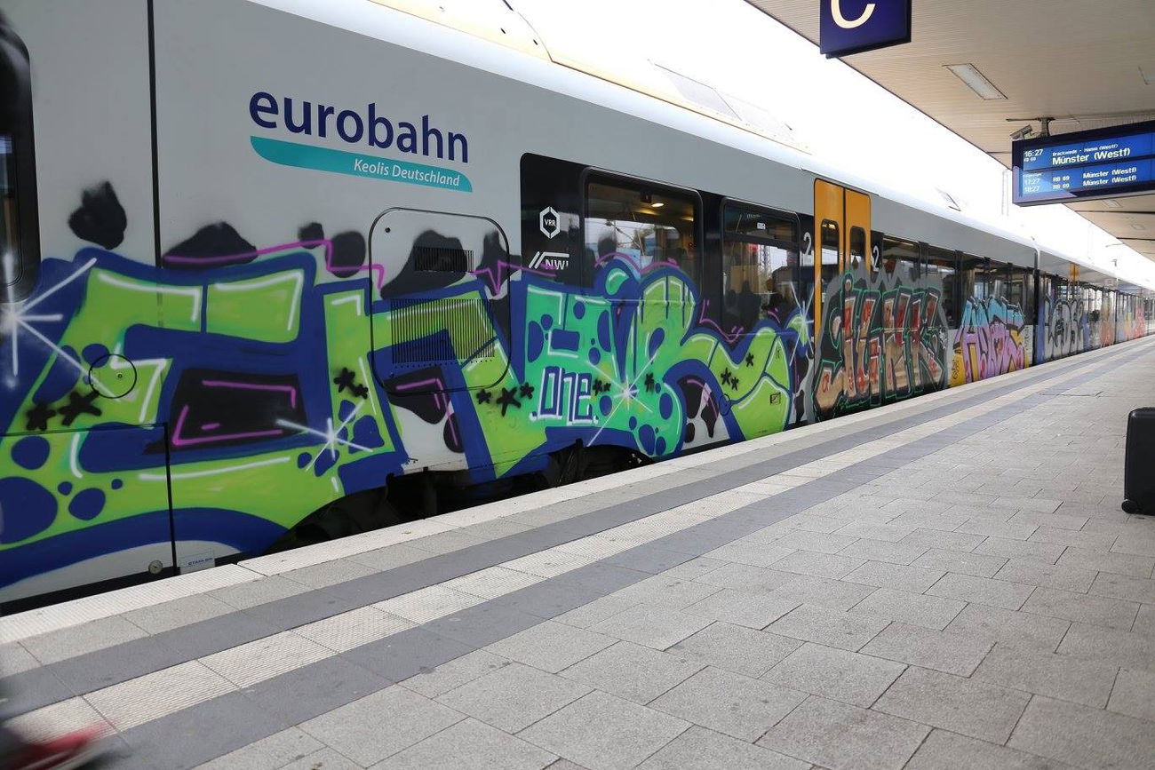 Graffiti Train - Photo by canman - enor