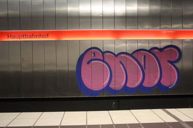 Graffiti Wall - Photo by canman - enor