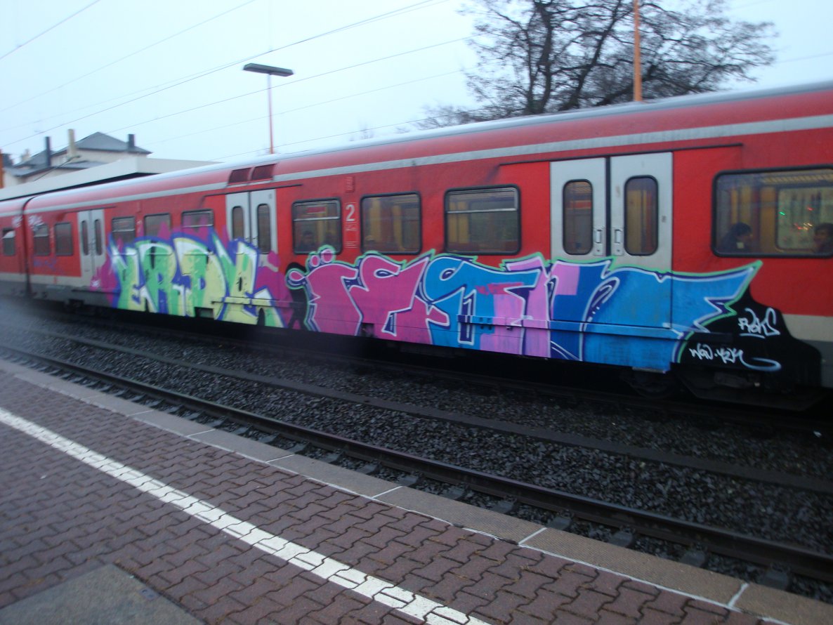 Graffiti Train - Photo by caput79 - erde, jesm, wau