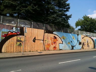 Graffiti Wall - Photo by caput79 - cops, crew, pens