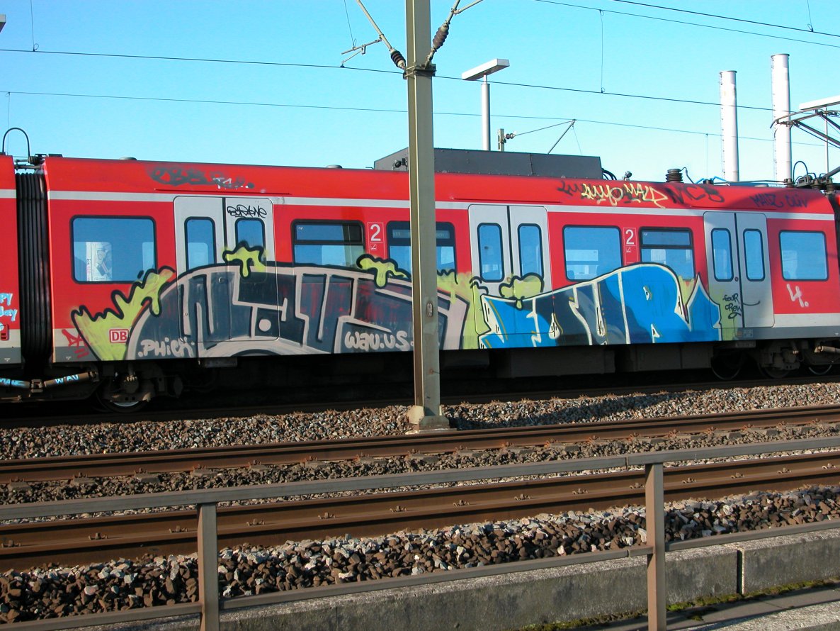 Graffiti Train - Photo by caput79 - wau, four, phick