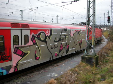 Graffiti Train - Photo by caput79 - JESM, wau, t2b