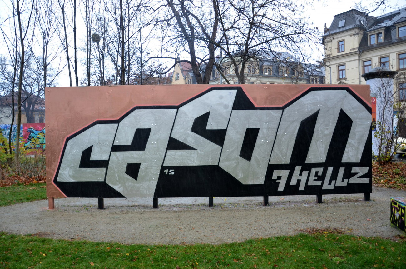 Graffiti Wall - Photo by casom - casom, 7hells, seven.hells (2015)
