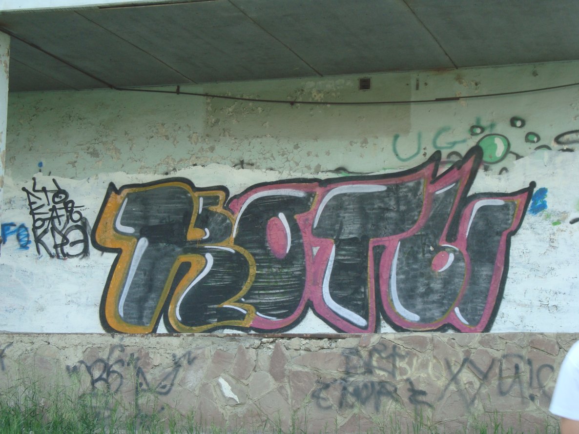 Graffiti Bombing - Photo by cats - cats (2011)