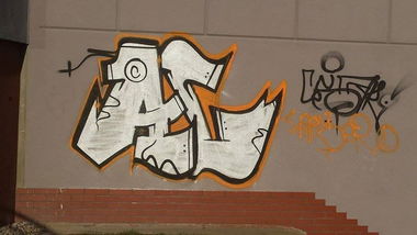 Graffiti Bombing - Photo by cesais - Chrome, black, orange (2015)