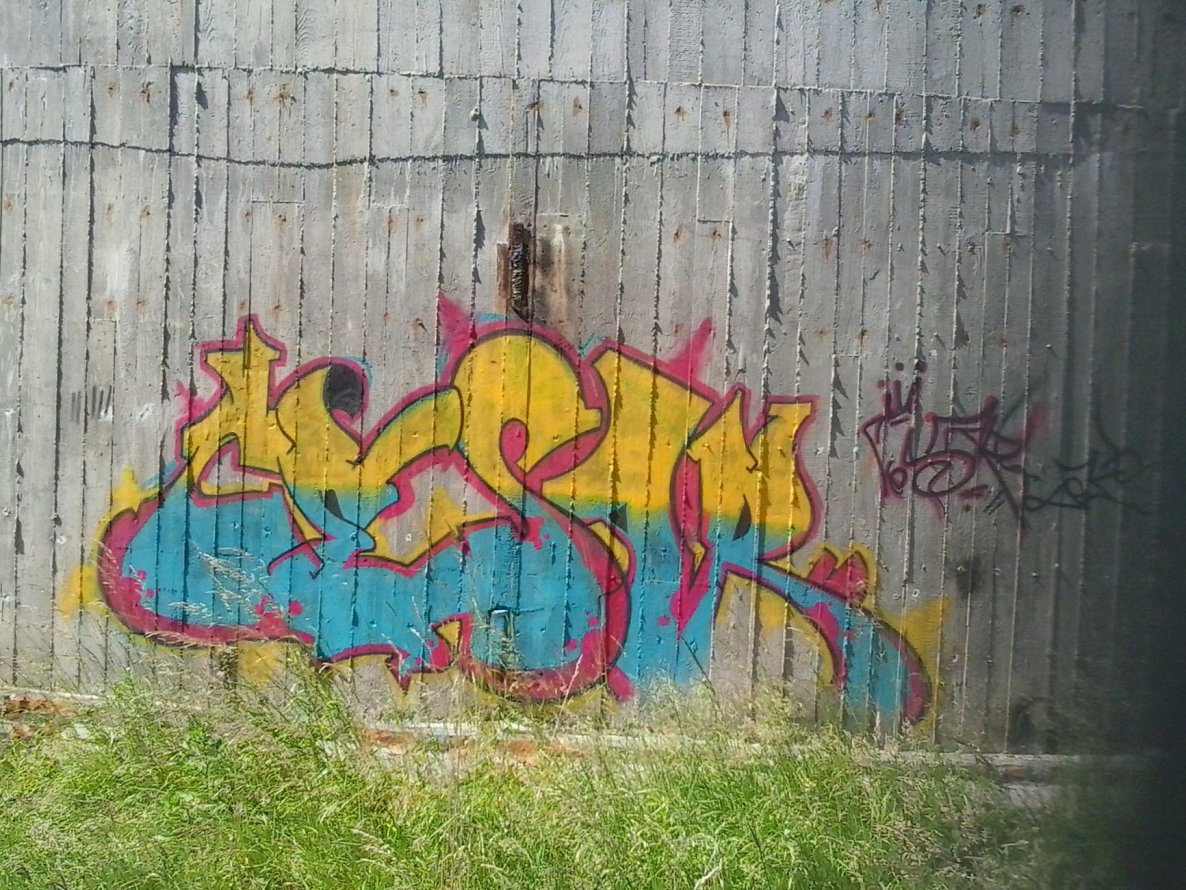 Graffiti Wall - Photo by cesais