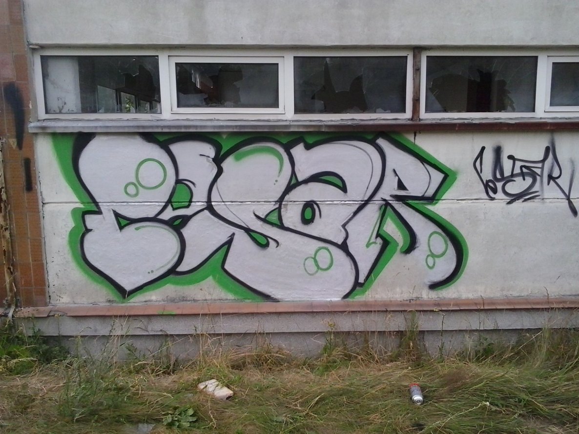 Graffiti Wall - Photo by cesais