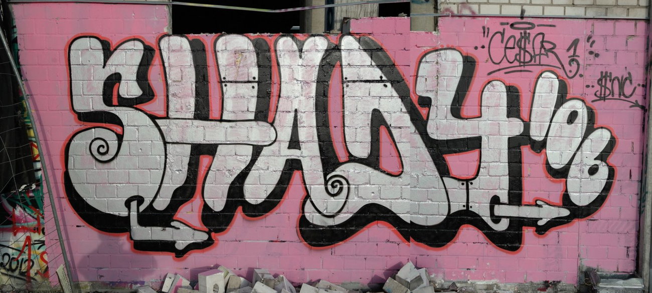 Graffiti Wall - Photo by cesar - cesar, snc (2015)