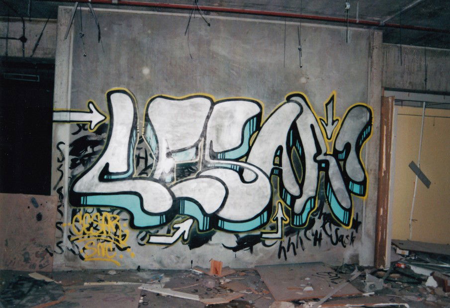 Graffiti Bombing in Hanau - Photo by cesar - cesar, snc (2011)