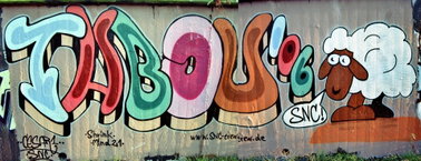 Graffiti Wall - Photo by cesar - cesar, snc (2012)
