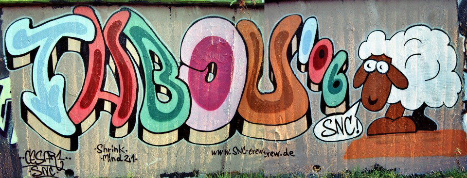 Graffiti Wall - Photo by cesar - cesar, snc (2012)