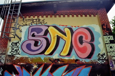Graffiti Wall - Photo by cesar - cesar, snc