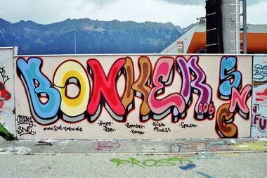 Graffiti Wall - Photo by cesar - cesar, snc (2013)