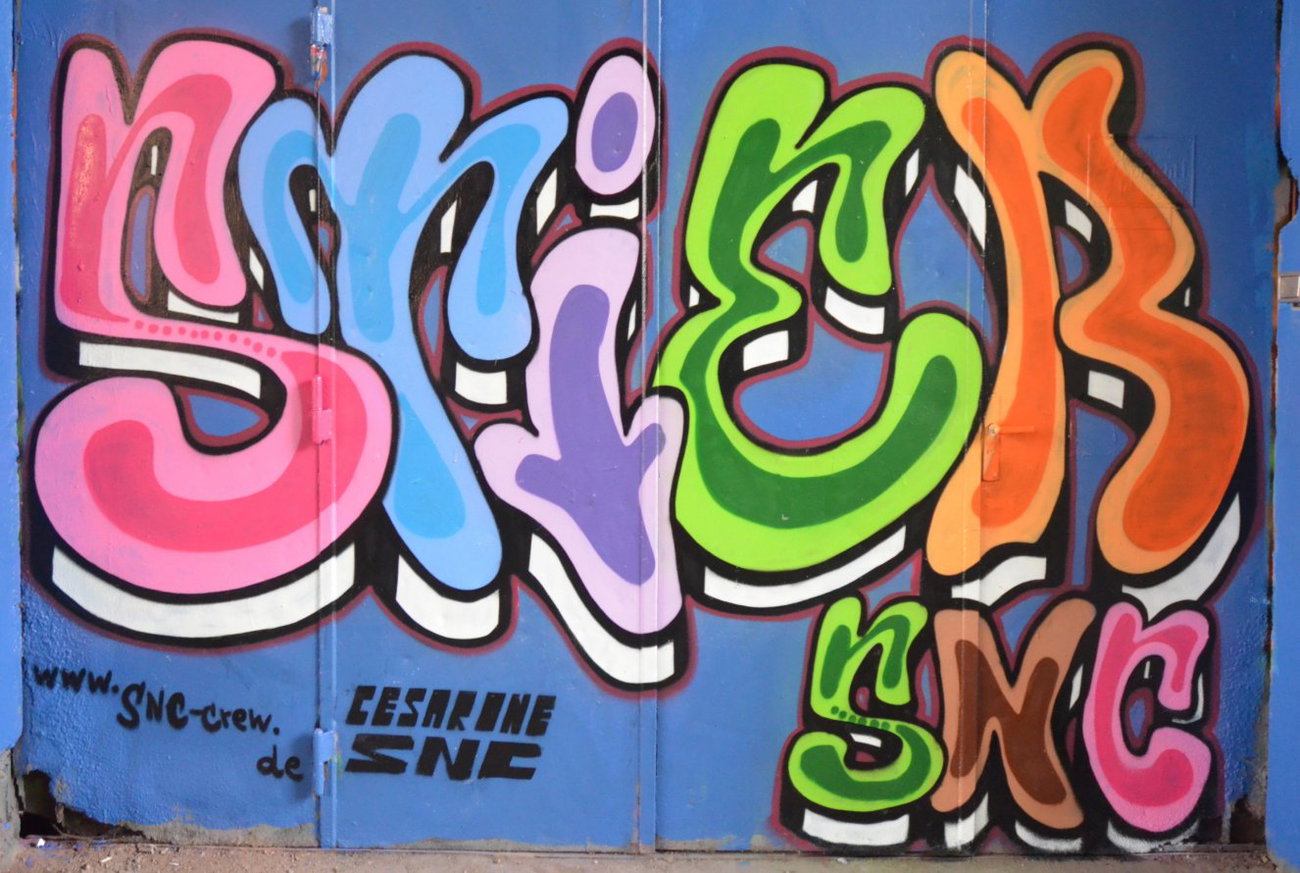 Graffiti Wall - Photo by cesar - cesar, snc (2013)