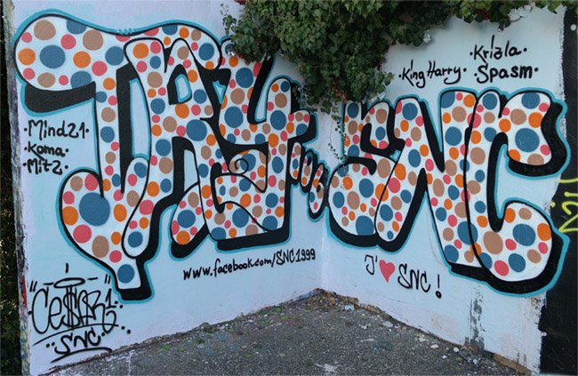 Graffiti Wall - Photo by cesar - cesar, snc (2014)