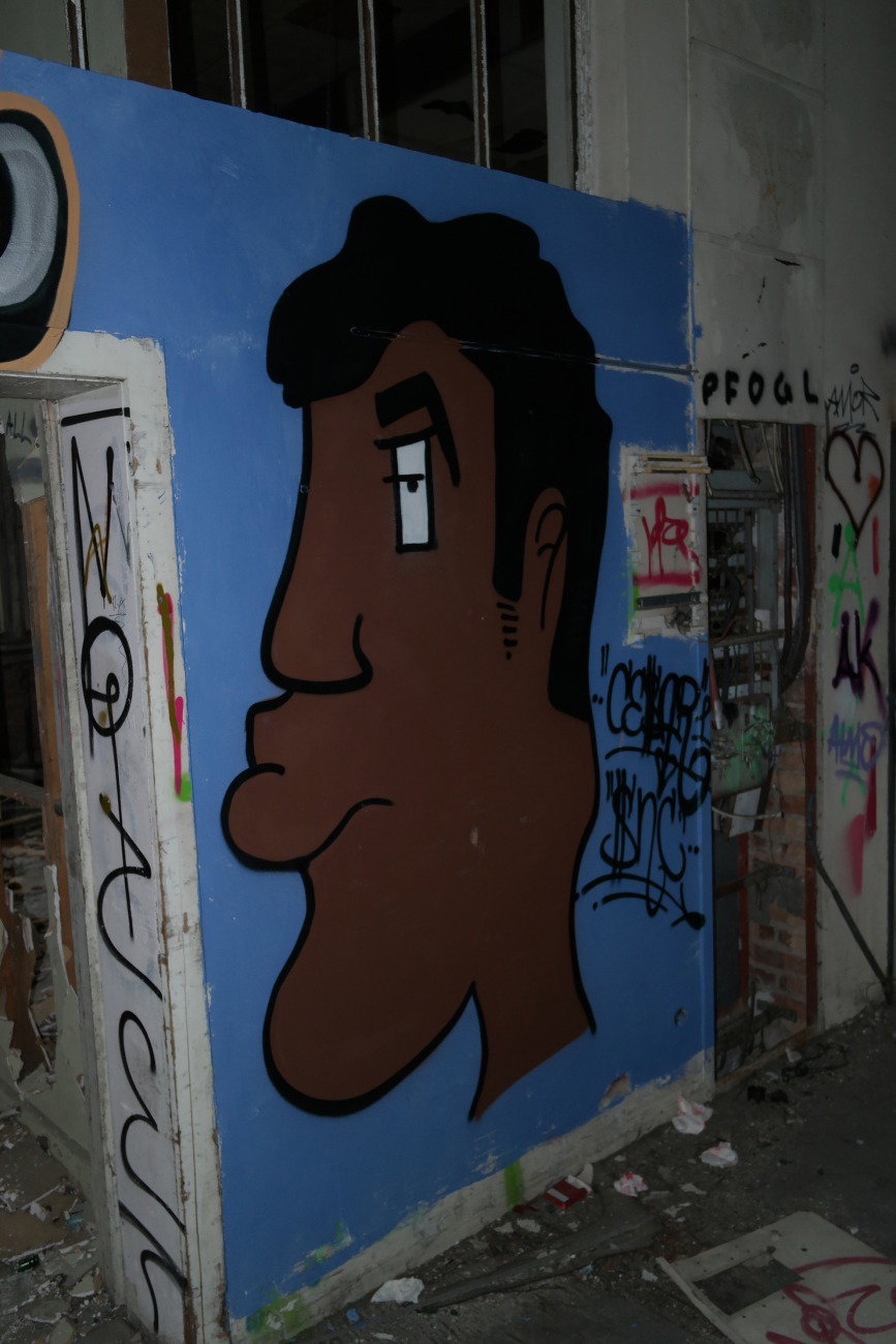 Graffiti Wall - Photo by cesar - cesar, snc (2016)