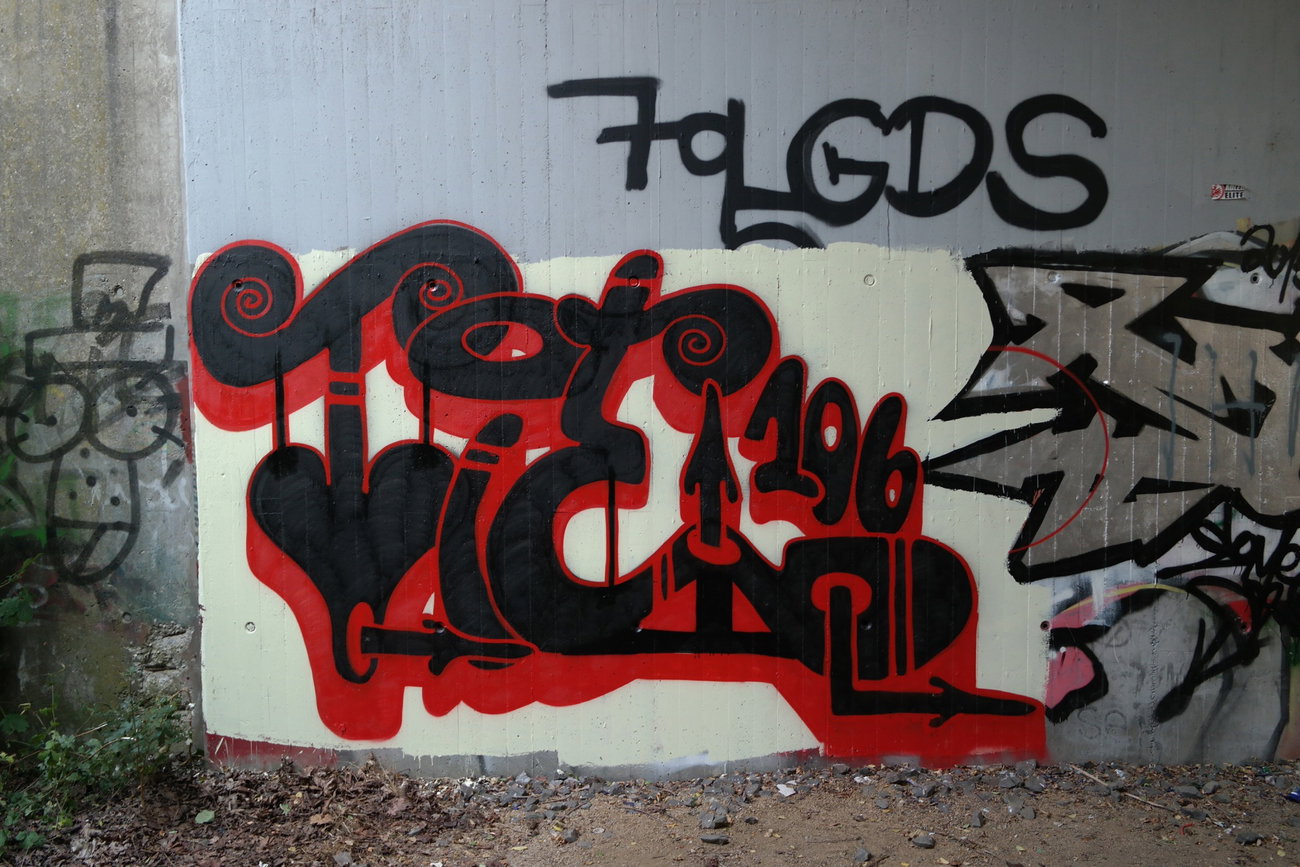 Graffiti Wall - Photo by cesar - cesar, snc (2016)