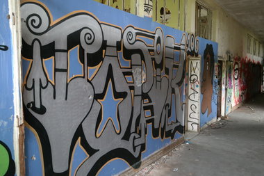 Graffiti Wall - Photo by cesar - cesar, snc (2017)