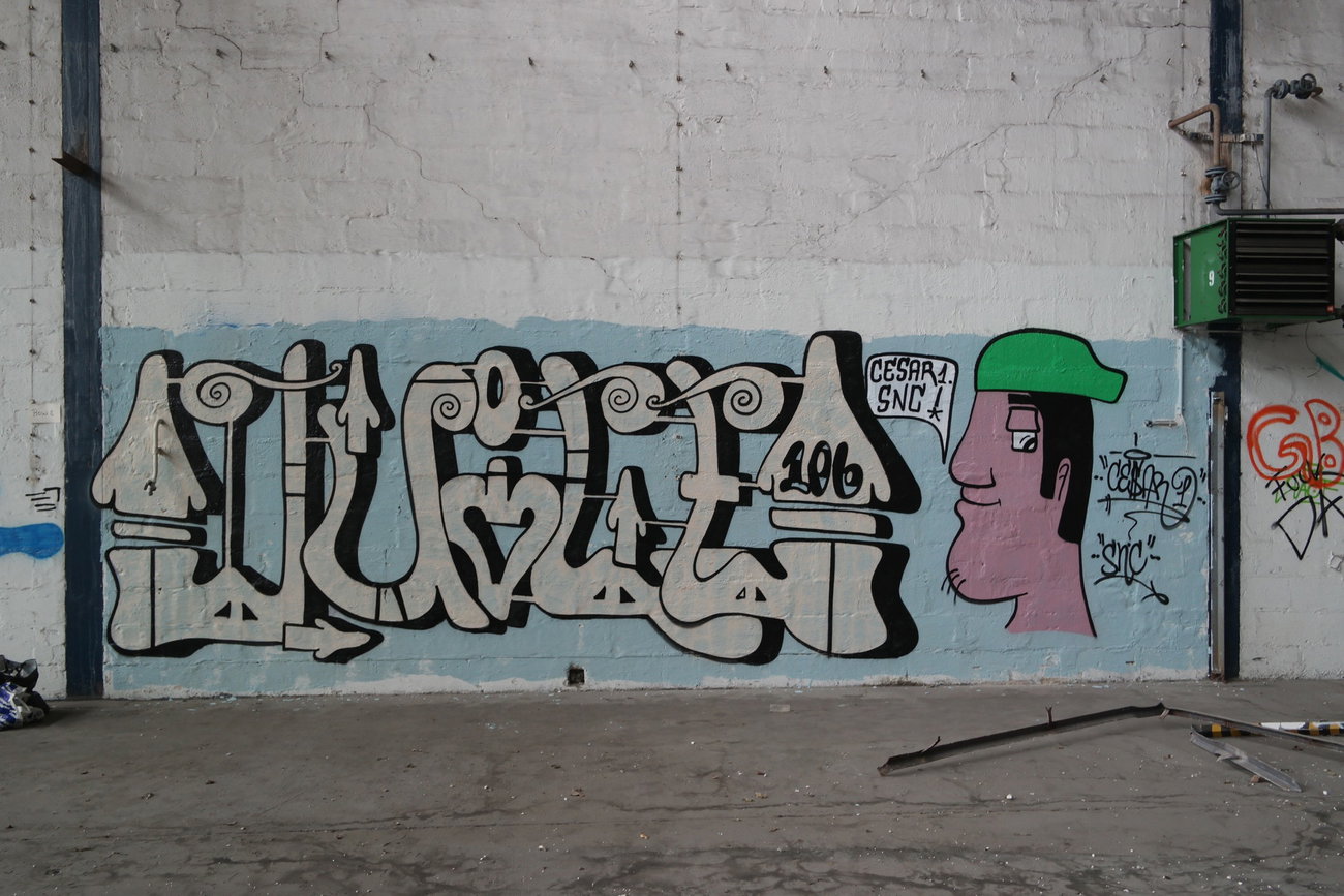 Graffiti Wall - Photo by cesar - cesar, snc (2017)