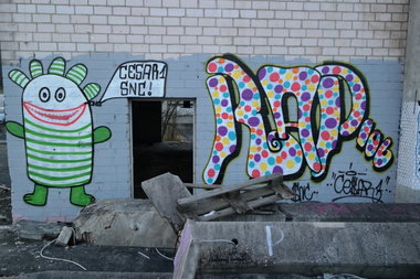 Graffiti Wall - Photo by cesar - cesar, snc (2014)