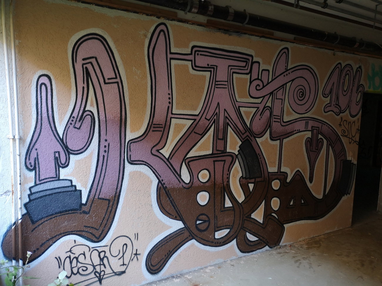 Graffiti Wall - Photo by cesar - cesar, cesarone, snc (2018)