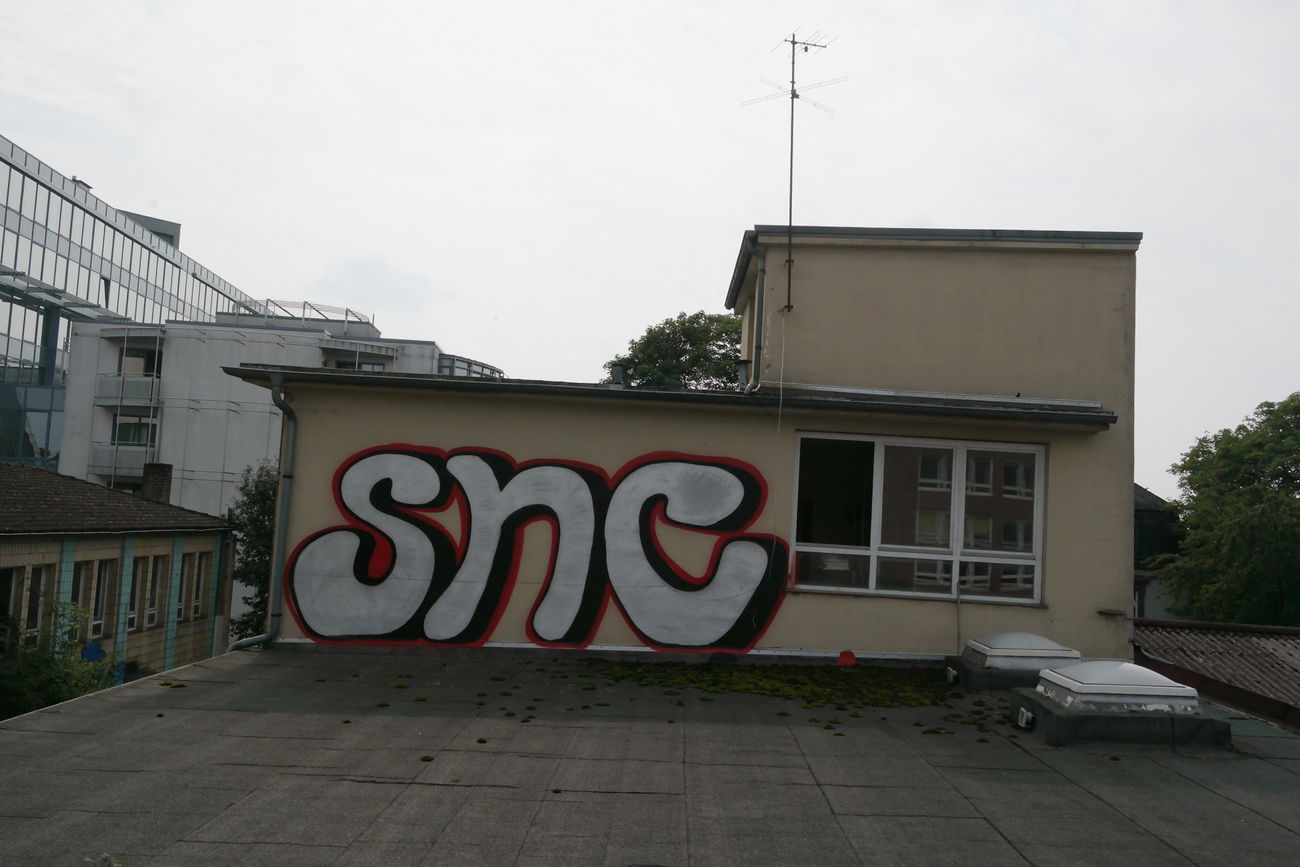 Graffiti Bombing - Photo by cesar (2017)