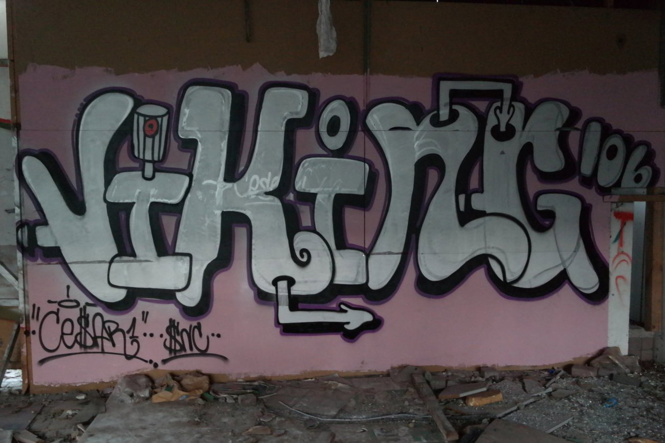 Graffiti Wall - Photo by cesar - cesar, snc (2014)
