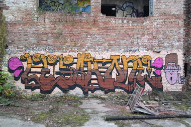 Graffiti Wall - Photo by cesar - cesar, snc (2016)