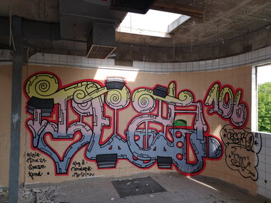 Graffiti Wall - Photo by cesar - cesar, cesarone, snc (2018)