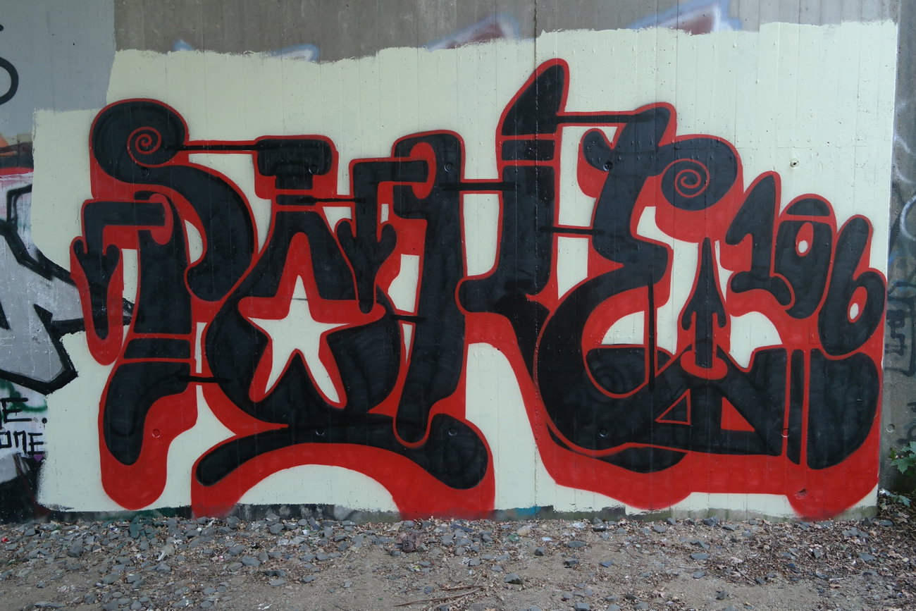 Graffiti Wall - Photo by cesar - cesar, snc (2016)