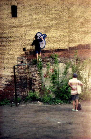 Graffiti Bombing in moscow  - Photo by chebzone - ?????