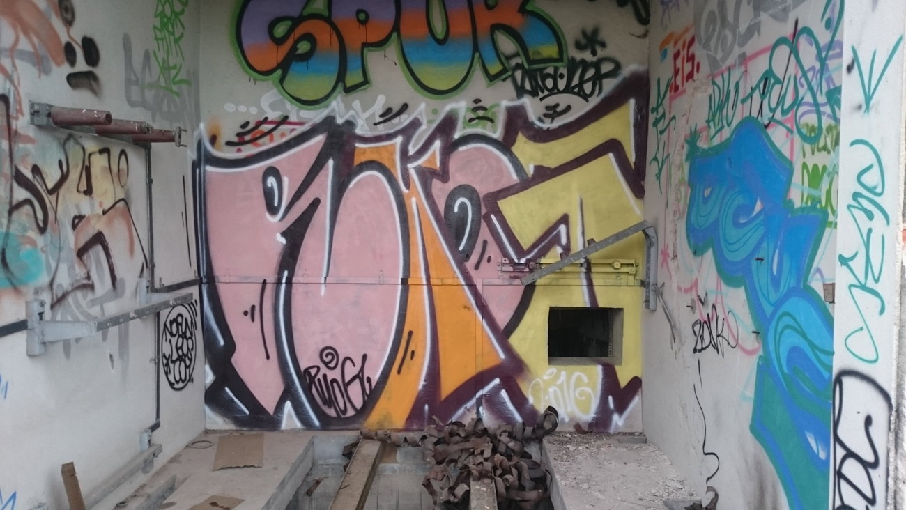 Graffiti Wall in Dresden - Photo by cheesy - Ruog