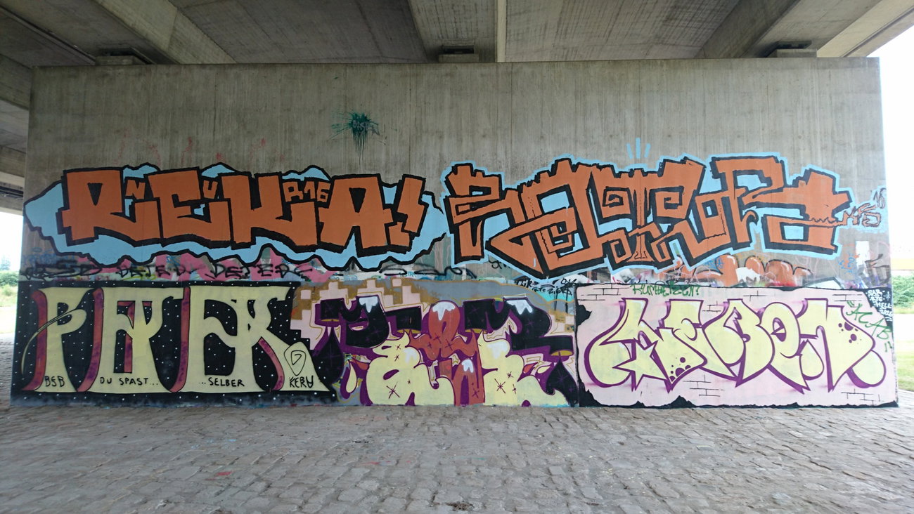 Graffiti Wall - Photo by cheesy
