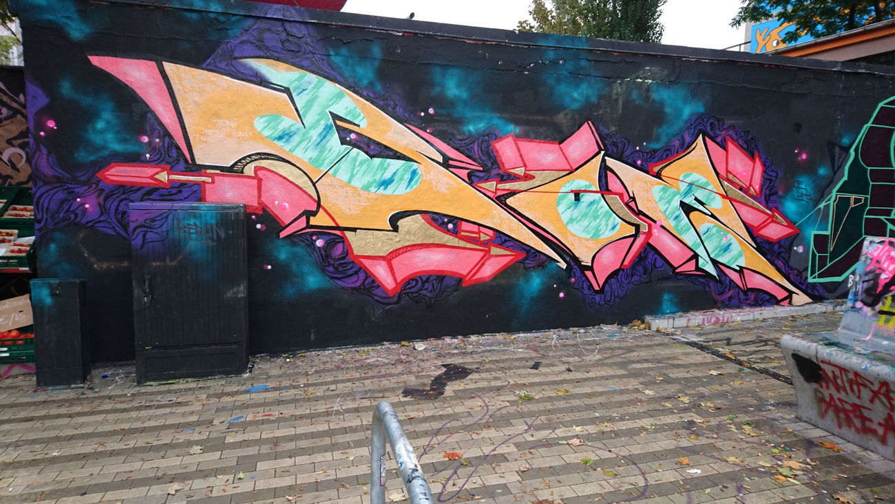 Graffiti Wall in Dresden - Photo by cheesy - Boe