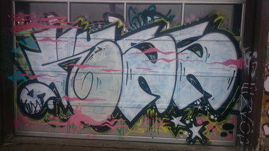 Graffiti Wall in Dresden - Photo by cheesy - kuss