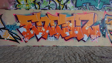 Graffiti Wall in Dresden - Photo by cheesy - Encor