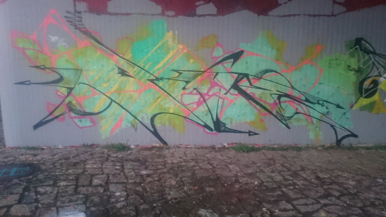 Graffiti Wall in Dresden - Photo by cheesy - boe, dnb
